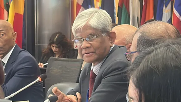 Bangladesh: Secretariat officials confine Finance Adviser inside office over allowance demand