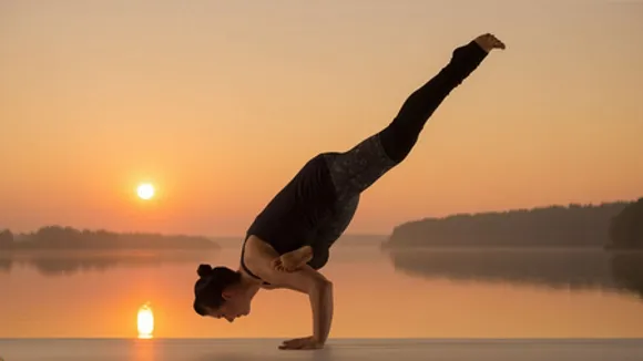 एका पाद गलावासन: यह न सिर्फ शरीर, बल्कि मन की एकाग्रता भी बढ़ाए ये योगासन