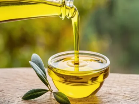 अरंडी का तेल: मन, शरीर और कोशिकाओं को पुनर्जीवित करता है ये खास तेल, त्वचा को भी देगा निखार