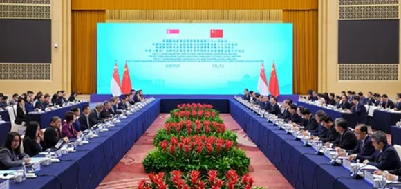 डिंग श्वेएश्यांग ने सिंगापुर के उप प्रधानमंत्री गान किम योंग से मुलाकात की