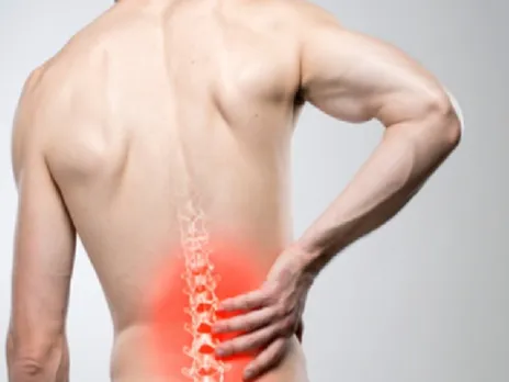 साधारण कमर दर्द हो सकता है स्लिप डिस्क, जानें लक्षण से लेकर उपचार