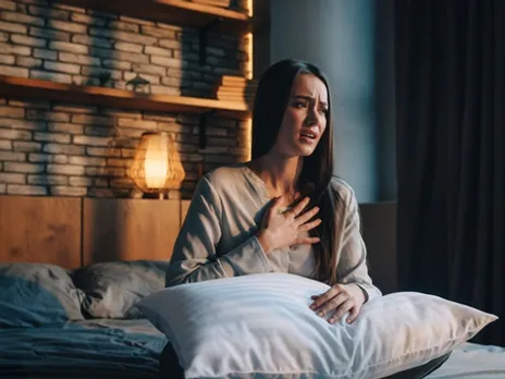 सीने में दर्द सिर्फ दिल का नहीं बल्कि सर्दी का भी है संकेत, जानें क्यों सर्दियों में होती है जकड़न