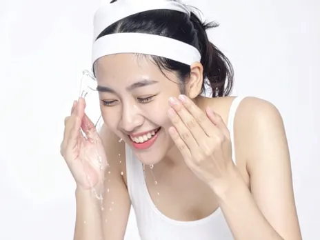 केमिकल से भरे फेशवॉश से दोगुना फायदे देंगे ये प्राकृतिक नुस्खे, खिल उठेगा चेहरा