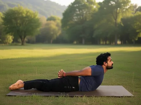 सर्पासन योग पथरी से राहत दिलाने में मदद करता है, ऐसे करता है काम