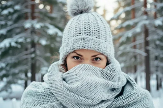 ठंड से बचने के लिए पहनते हैं ऊनी टोपी, जानिए कैसे यह सर्दियों में बालों के लिए है खतरा?