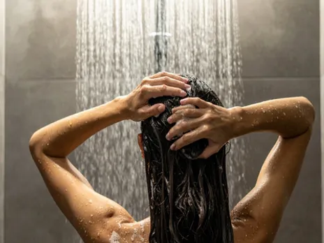 सिर्फ सफाई नहीं, आयुर्वेद में स्नान के बताए गए हैं कई फायदे, बस जान लें ये तीन स्टेप्स