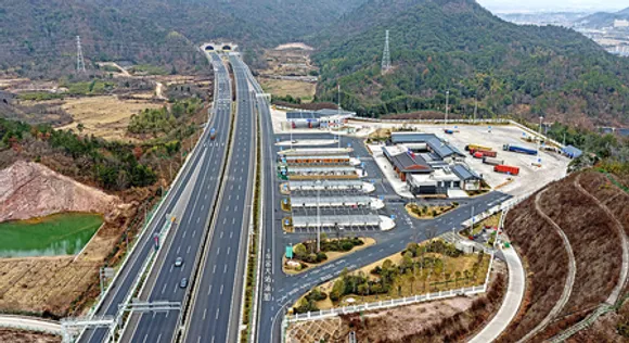 चीन : त्योहारी सीजन में बढ़ती इलेक्ट्रिक कारों के लिए चार्जिंग सुविधाओं का विस्तार