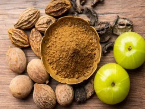 बिना शरीर को जाने कर रहे हैं त्रिफला का सेवन, वात प्रवृत्ति वाले जान लें नुकसान