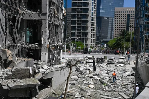 भारतीय दूतावास ने कतर में फंसे भारतीयों के लिए जारी की एडवाइजरी, कहा-अत्यंत आवश्यक होने पर ही बाहर निकलें, खिड़कियों-खुले स्थानों से दूर रहें