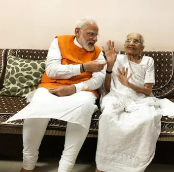 Sept 2019,Gandhinagar,Narendra Modi,visit,his mother,having food with his mother,food with his mother,Heeraben Modi,69th Birthday,Birthday