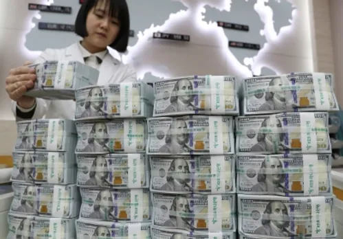 S. Korea's FX reserves fall on strong greenback,KEB-Hana Bank