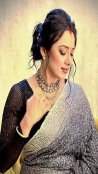 सुरमई आंखे, कातिल अदाएं अनुपमा ने साड़ी में बिखेरा जलवा