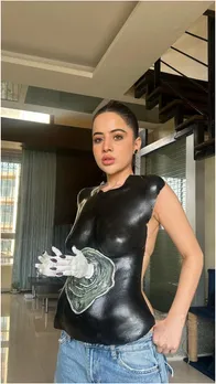 फिर उट-पटांग ड्रेस में नजर आईं उर्फी जावेद, देखकर लगेगा शॉक