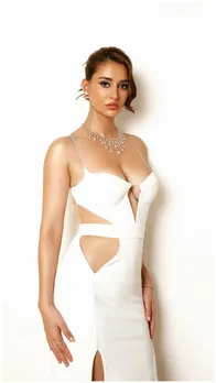 Disha Patani के हुस्न का कहर, डीपनेक व्हाइट ड्रेस में आईं नजर