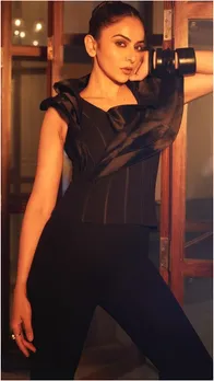 ब्लैक क्रासेट टॉप तीखी नजरें, रकुल प्रीत ने बॉस लेडी लुक से मचाया गदर