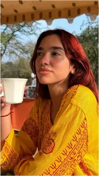 भारत आकर भगवा रंग में रगीं सिंगर DUA LIPA, ऐसे मनाया नया साल