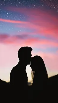 रिलेशन में आने का क्या है सही वक्त? जानें Relationship Tips