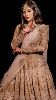 नई-नवेली दुल्हन Mouni Roy के ये 'लहंगा लुक' देख हो जाएंगे फिदा