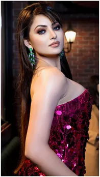 बेमिसाल खूबसूरती की मलिक हैं उर्वशी रौतेला, देखें Killer लुक्स