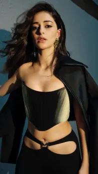 ब्लैक-गोल्डन आउटफिट में अनन्या पांडे ने दिखाई अदाएं, देखें तस्वीरें