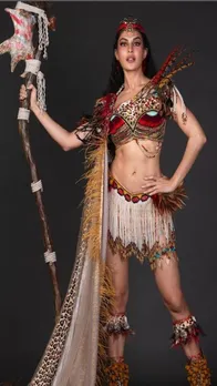 मल्टी कलर फेदर ब्लाउज में Jacqueline लगीं कातिल, देखें एकदम अलग लुक