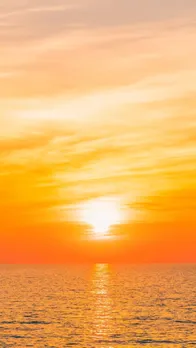 ढलते सूरज के समय गलती से भी ना करें ये काम, घर की खुशियां होंगी कम