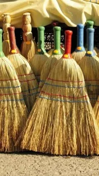 झाड़ू के इन नियमों का करें पालन घर में आ जाएगी पैसों की बाहार