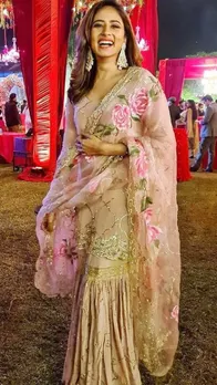 फेस्टिव सीजन में दिखना चाहते हैं स्टनिंग तो अपनाएं ये बेस्ट लुक्स