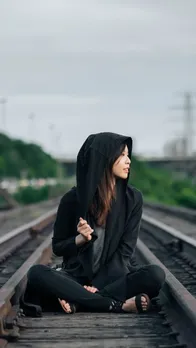 रेलवे ट्रैक पर क्यों नहीं लगती जंग, इसके पीछे क्या है साइंस?