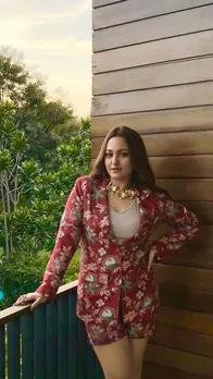 फ्लोरल आउटफिट बेहद सुंदर दिखीं सोनाक्षी सिन्हा, यहां देखें तस्वीरें