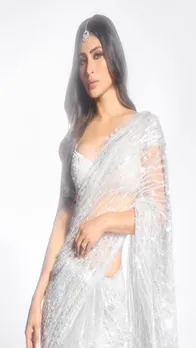 मौनी रॉय ने सेक्विन साड़ी में दिए खूबसूरत पोज, देखें फोटोज