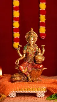 कर्ज से दिलाते हैं मुक्ति माता लक्ष्मी के ये उपाय!