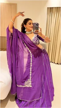 पर्पल लहंगे में अक्षरा सिंह लगीं किलर,अपनाएं ये एथनिक लुक