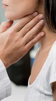 गले की खराश से राहत पाने के लिए अपनाएं ये 5 घरेलू उपाय