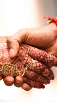 मां क्यों नहीं देखती अपने बेटे के फेरे, जानें इसके पीछे की परंपरा