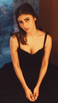 डीप नेक फ्रॉक में मौनी राव लगीं बिल्कुल डॉल, देखें तस्वीरें