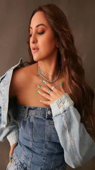 सोनाक्षी सिन्हा का ये लुक देख फैंस को आई उर्फी की याद, देखें