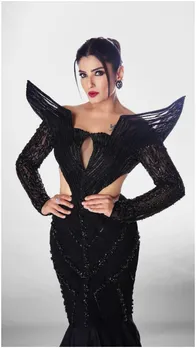 ब्लैक ऑफ शोल्डर ड्रेस में रवीना टंडन लगीं कहर, देखें PICS