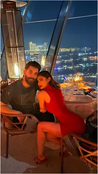 Mouni Roy मौनी रॉय ने सुपर सेक्सी अंदाज में मनाया क्रिसमस, देखें PICS