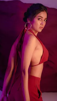 Tejasswi Prakash ने वेस्टर्न और ट्रेडिशनल में दिखाई हॉट अदाएं