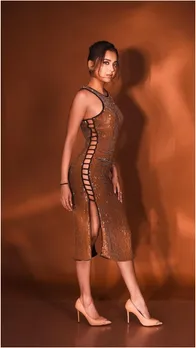 बॉडीकॉन ड्रेस में बेहद हॉट लगीं तेजस्वी प्रकाश, देखें जलवे-शलवे