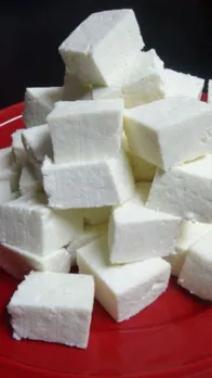 घर पर पनीर बनाते समय रखें इन बातों का ध्यान!