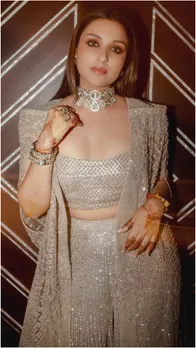 आइवरी शरारा में चमचम लगीं परिणीति चोपड़ा, देखें PICS