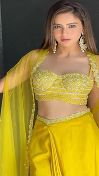 अपनी खूबसूरती से फैंस को दीवाना करती हैं आमना शरीफ