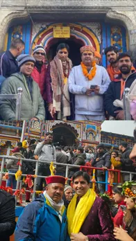 बद्रीनाथ-केदारनाथ दर्शन के लिए पहुंचे प्रसिद्ध कवि डॉ कुमार विश्वास