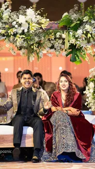 परिवार के साथ डेस्टिनेशन वेडिंग के जश्न में डूबा कपल, देखे तस्वीरें