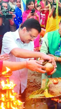 नई दिल्ली विधानसभा में छठ पूजा मनाते दिखें CM केजरीवाल, देखें