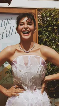 व्हाइट ब्रासो ड्रेस में बेहद खूबसूरत दिखीं जैकलीन फर्नांडीज, फैंस हुए