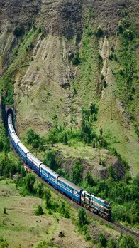 त्यौहारों पर रेल यात्रियों के लिए बड़ी खुशखबरी, शुरू हुईं कई ट्रेनें