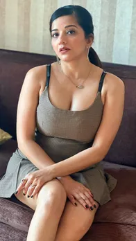 कैजुअल लुक में कमाल की दिखीं मोनालिसा, यहां देखें तस्वीरें